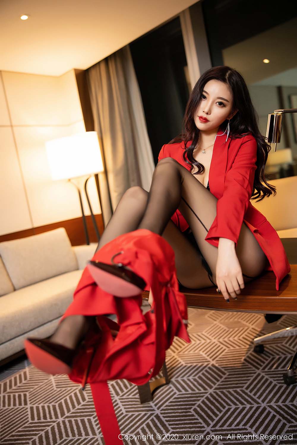 [Xiuren秀人网]XR20200401N02122 2020.04.01 NO.2122 性感女神黑丝诱惑 杨晨晨sugar 预览图 - 2