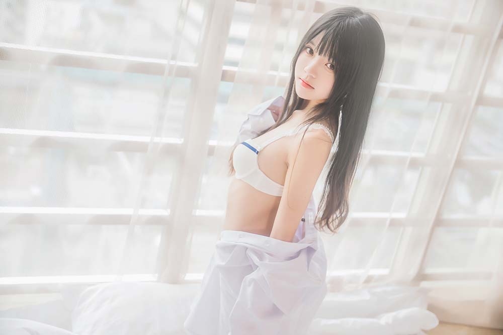 桜桃喵 – 白衬衫散发 预览图 - 2
