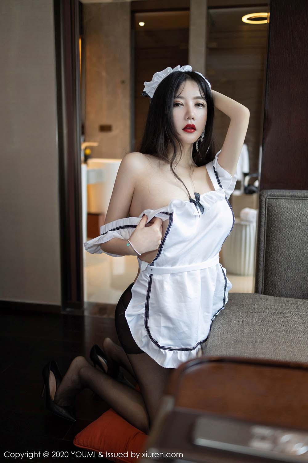 [YouMi尤蜜荟]YMH20200324VOL0440 2020.03.24 VOL.440 性感黑丝女仆装 心妍小公主 预览图 - 3