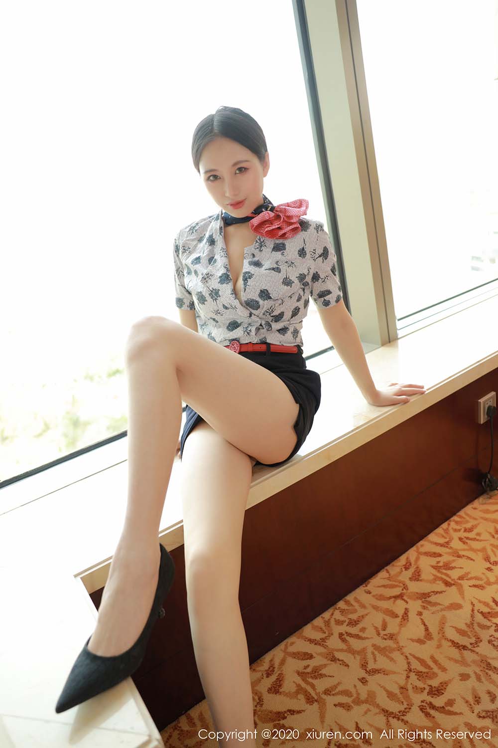 [Xiuren秀人网]XR20200422N02179 2020.04.22 NO.2179 空乘制服系列 月音瞳 预览图 - 4