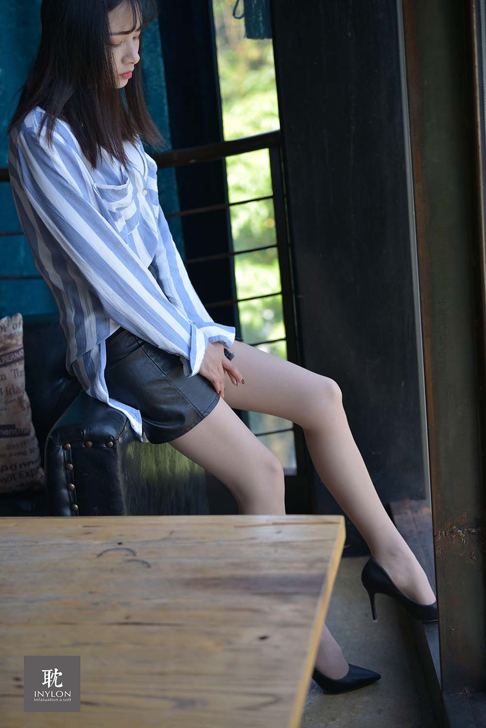 [IESS异思趣向] 普惠集 238 阿离 窗边反复斟酌的34码小脚