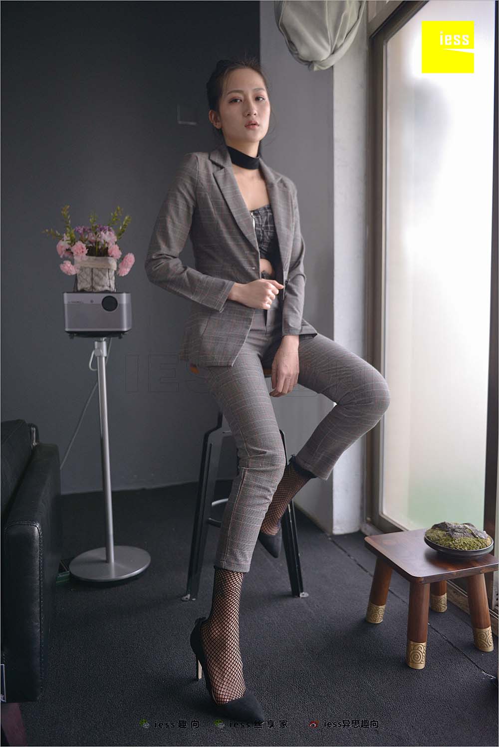 [IESS异思趣向] 2018.06.20 丝足便当241：《短网袜、长裤与职场》潇潇