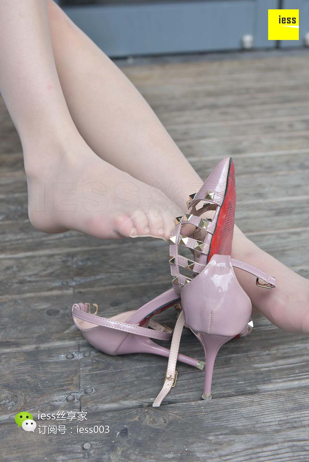 [IESS异思趣向] 2017.08.08 丝享家038：《在星巴克晒太阳的姑娘Ⅱ》欣欣 预览图 - 2