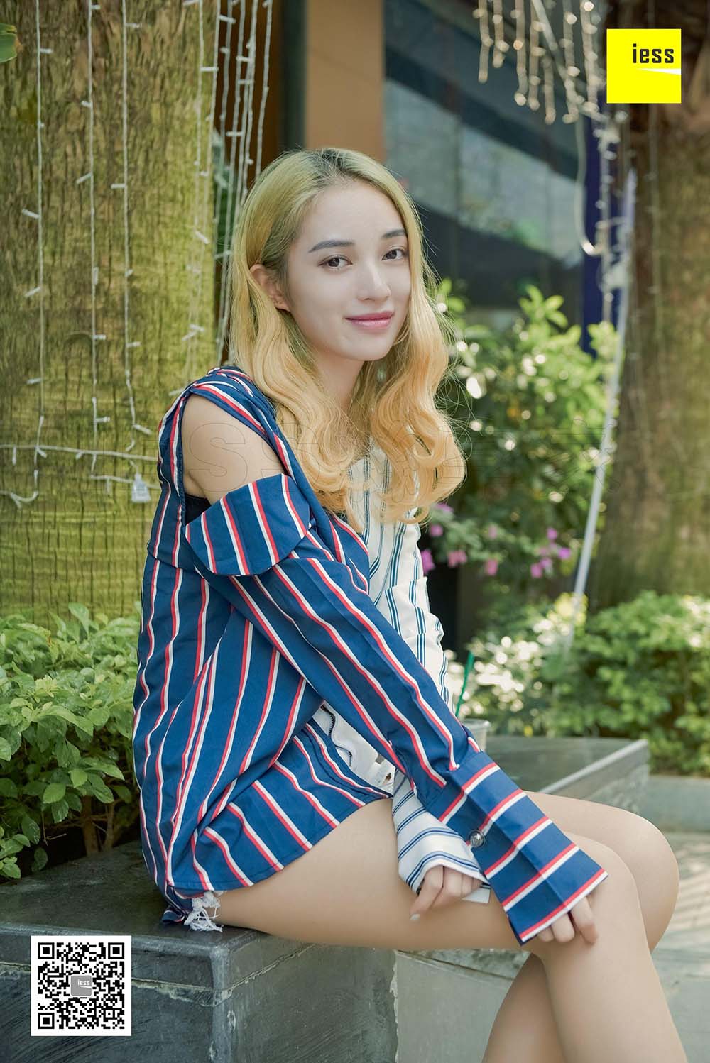 [IESS异思趣向] 2017.11.17 丝享家106：《大白腿一字扣凉鞋》姗姗 预览图 - 2