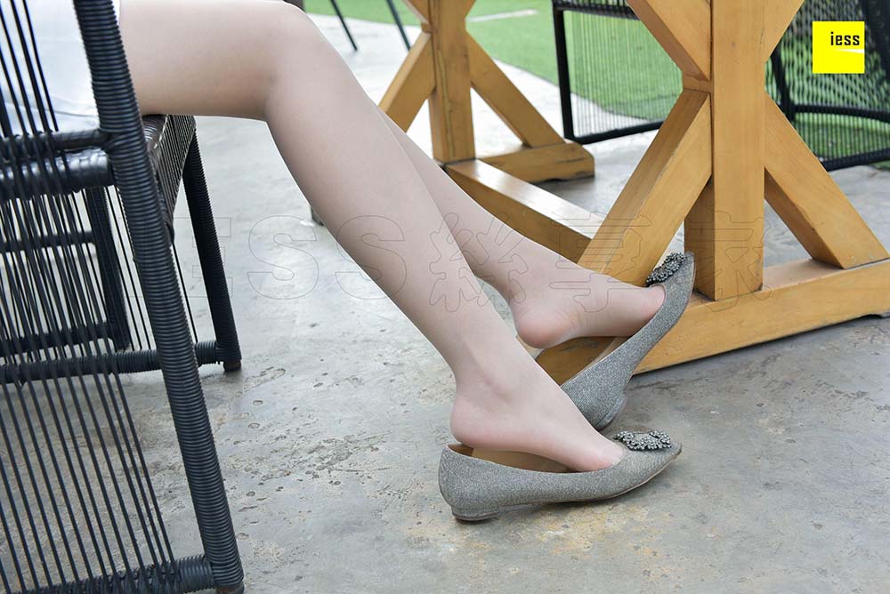 [IESS异思趣向] 2018.06.20 丝享家258：《银色平底鞋肉丝》七七 预览图 - 2