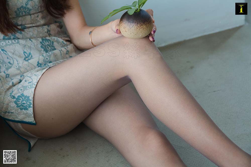 [IESS异思趣向] 2019.11.11 丝享家612：婉萍《婉萍的青花旗袍》 预览图 - 2