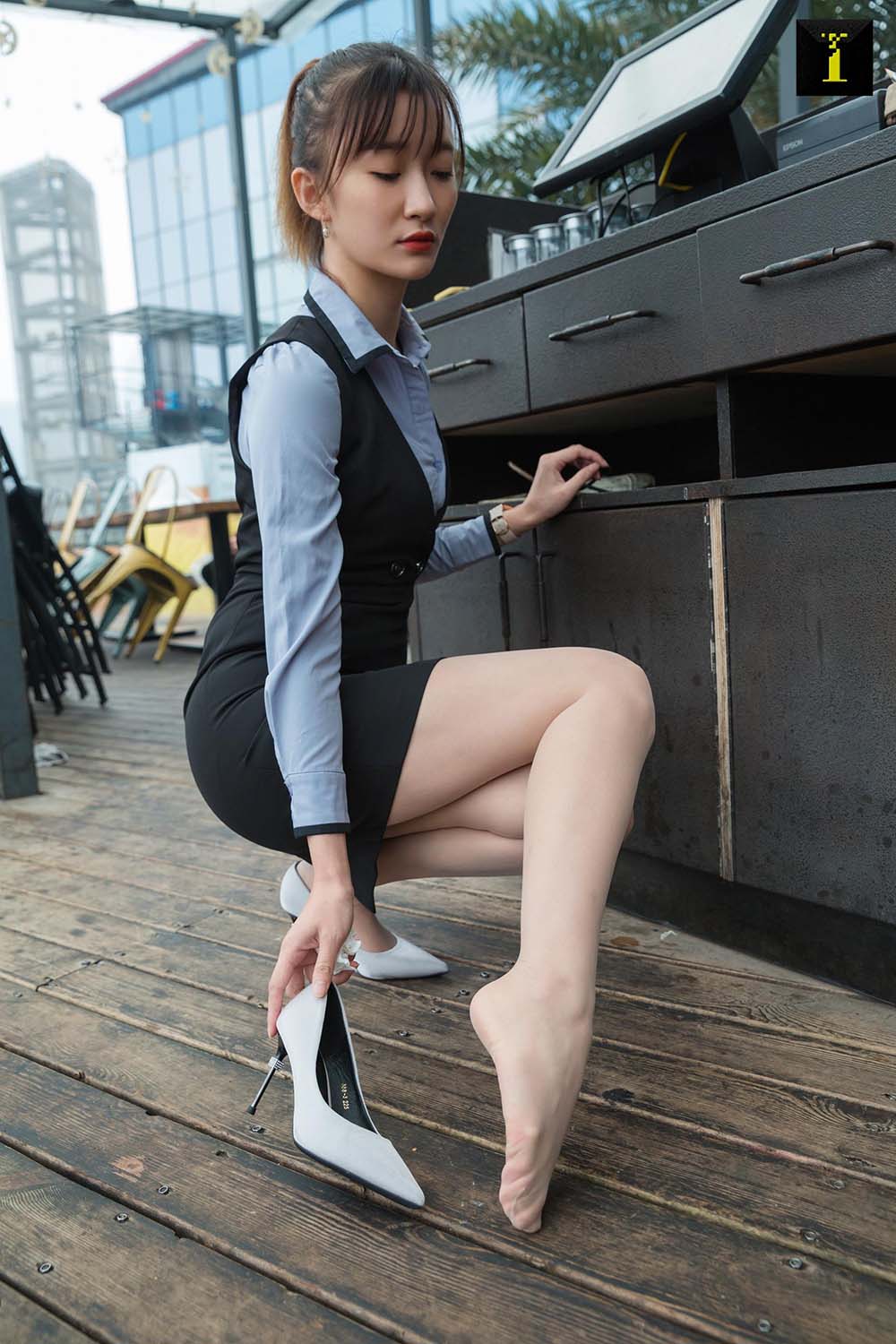 [IESS异思趣向] 2019.11.26 丝享家625：秋秋《饭店主管》 预览图 - 2