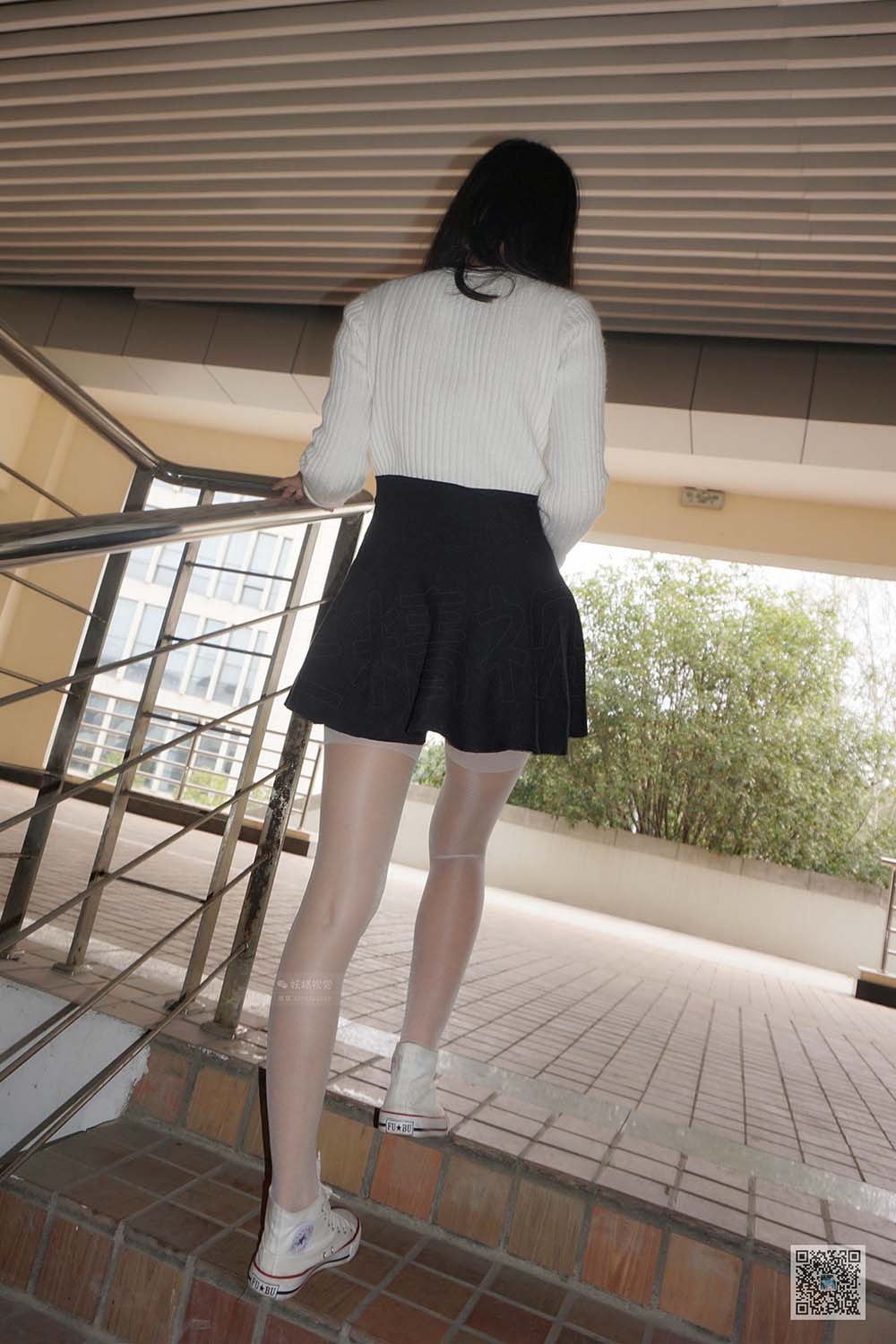 妖精视觉 NO.044 诗诗 风吹起白丝袜