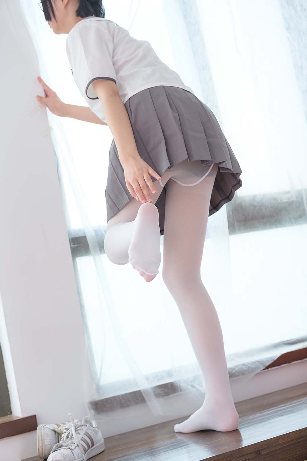森萝财团写真 BETA-026 红色校服肉丝美足少女 预览图 - 2