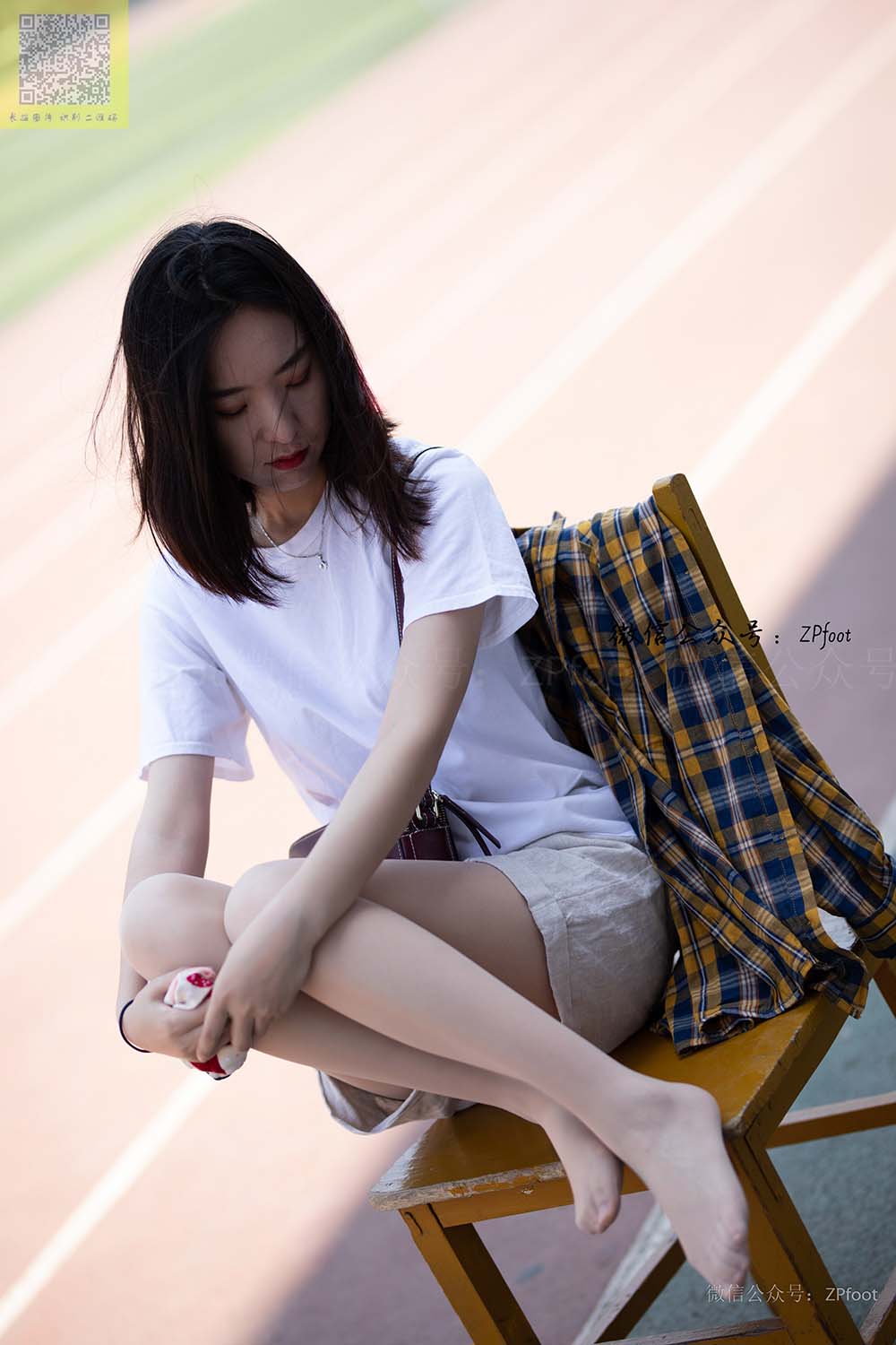 [LSS山茶摄影]NO.141 学妹操场肉丝 预览图 - 2