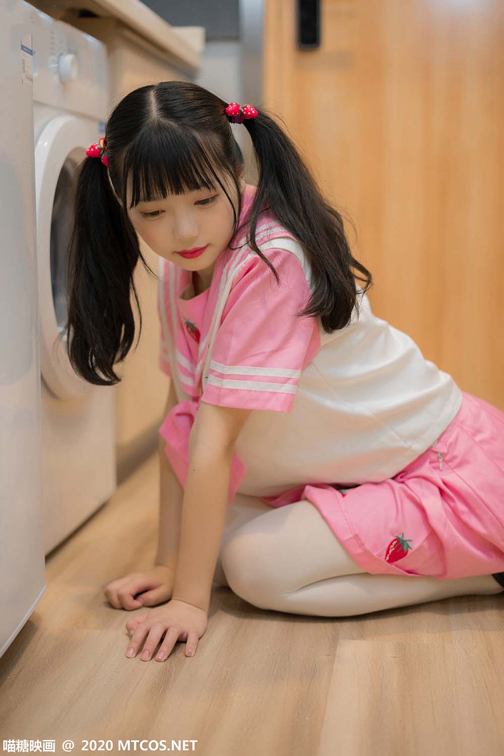 [喵糖映画]VOL.218 草莓美眉 预览图 - 3