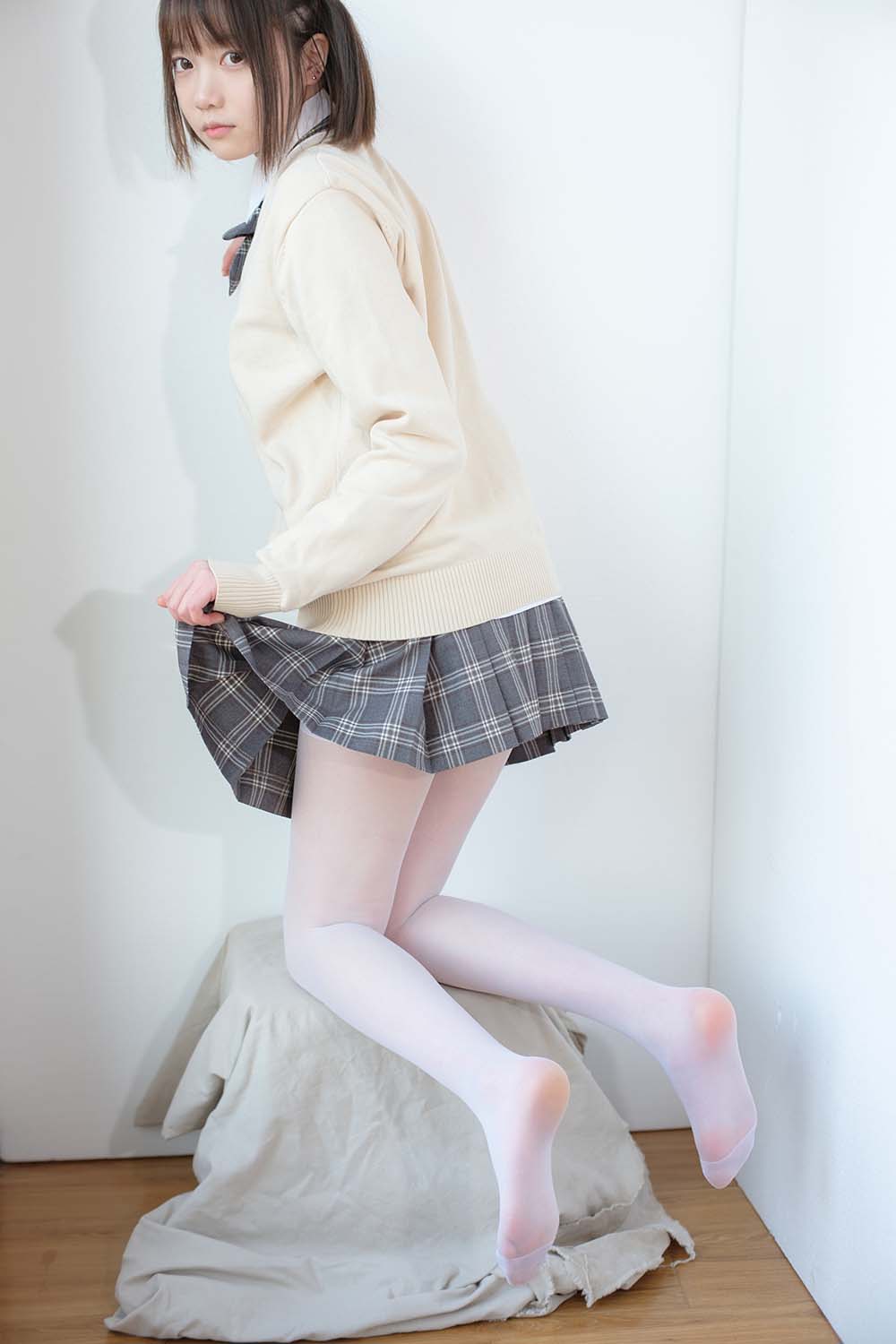 森萝财团写真 X-010-SSR JK校服白丝 预览图 - 2