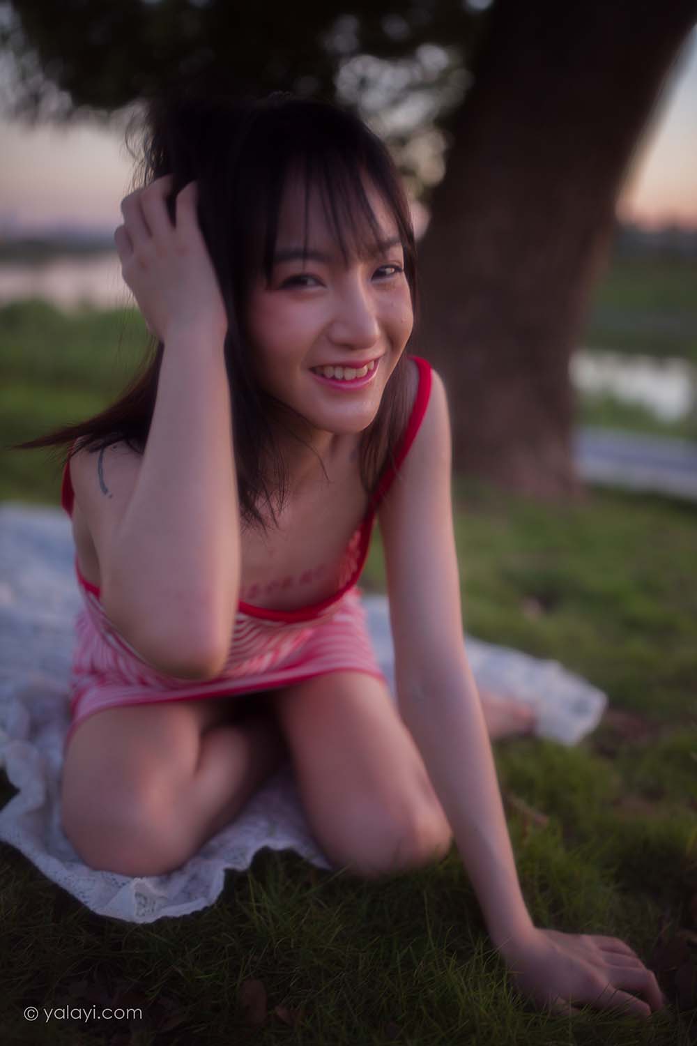 [YALAYI雅拉伊]2020.08.17 NO.690 落落《红了》 预览图 - 2