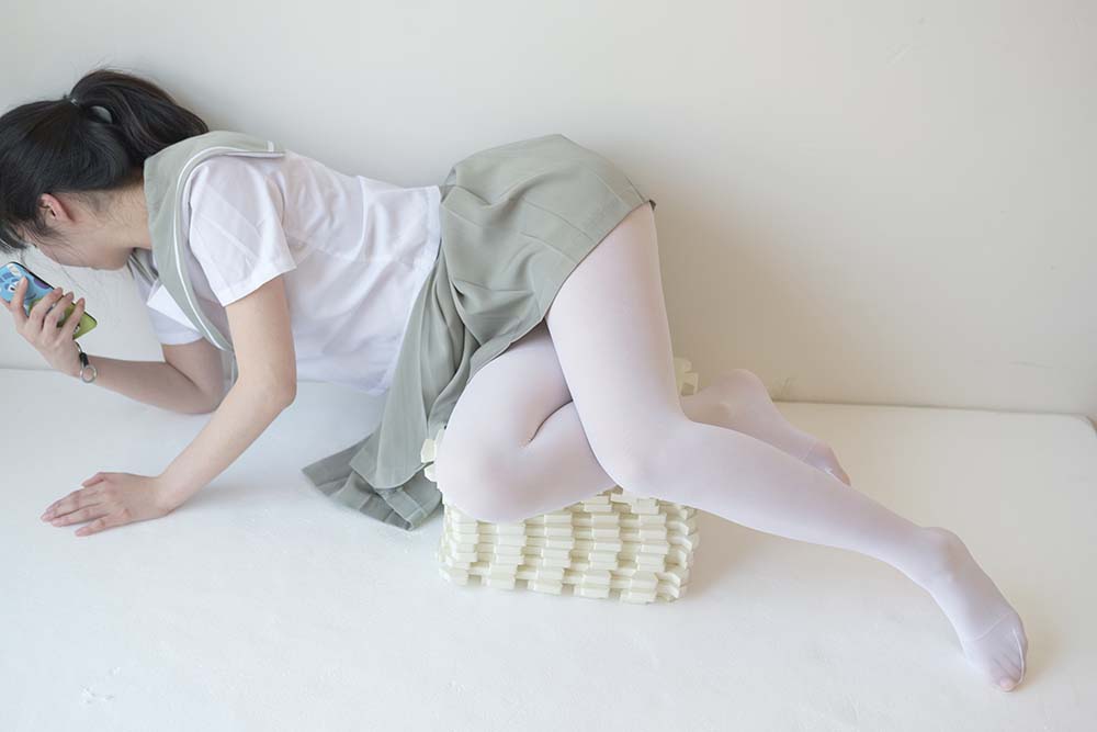 森萝财团写真 X-016 白丝纯情 预览图 - 2