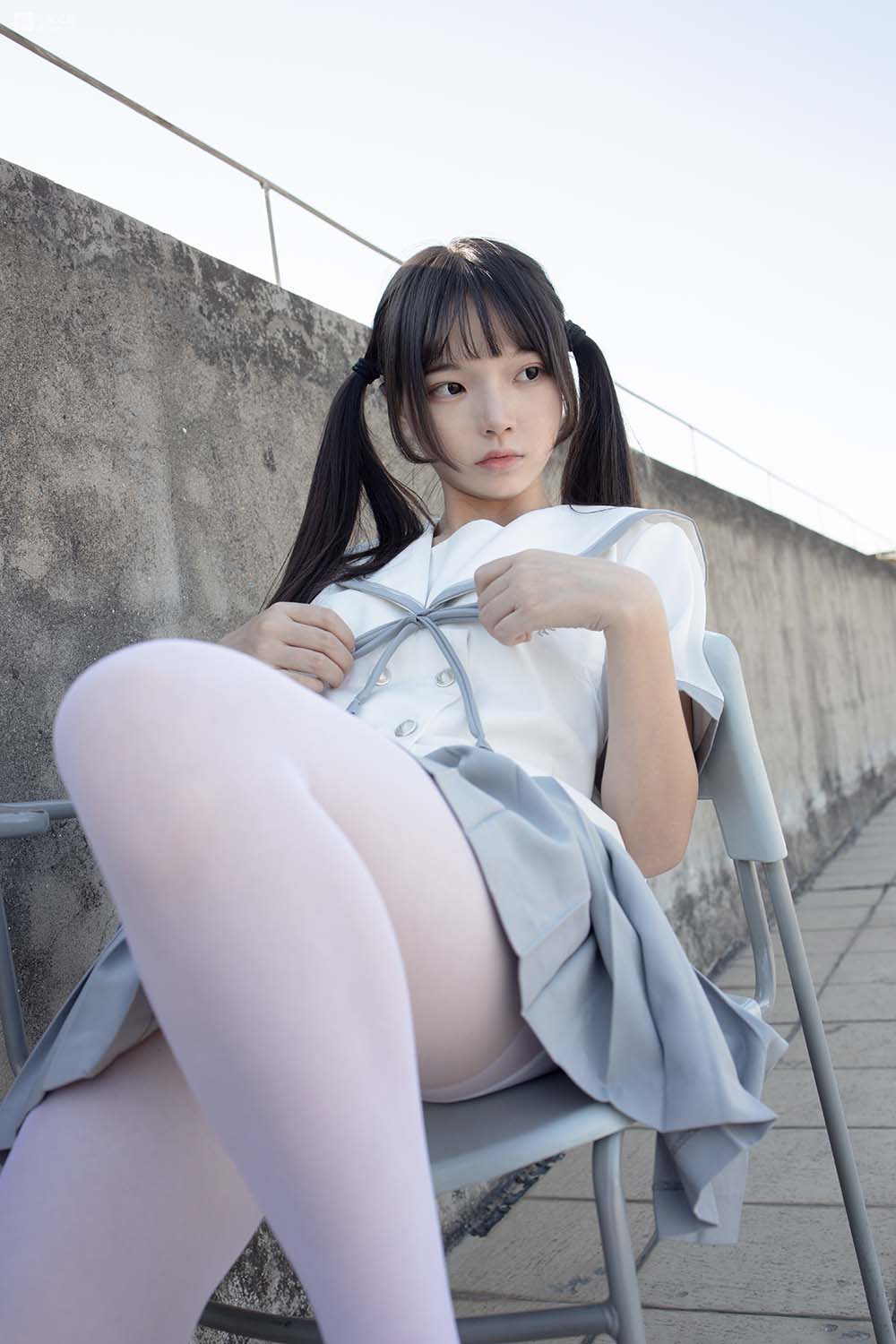 森萝财团写真 JKFUN-028 抑郁湖边与绝望天台 15D白丝 默陌 预览图 - 2