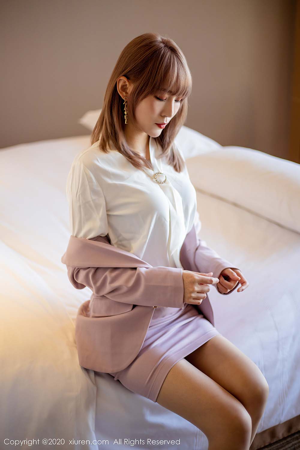 [Xiuren秀人网]XR20200708N02304 2020.07.08 NO.2304 周慕汐fairy 粉色制服 预览图 - 3