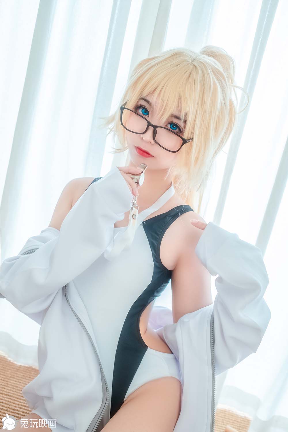 [兔玩映画]夏日泳装 VOL.043 眼镜娘