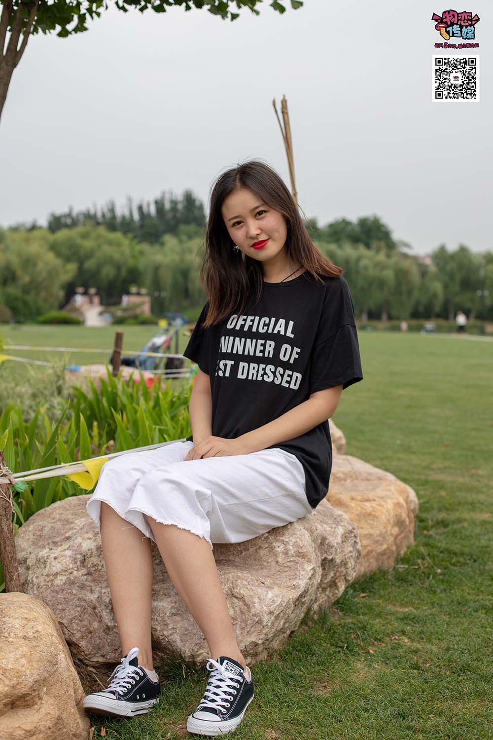 物恋传媒 NO.021 夏日么么茶,清新棉袜配黑色帆布鞋