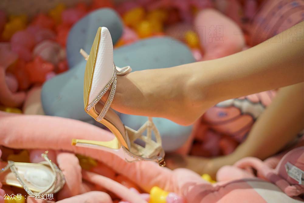 [高丝女子图鉴]袜小喵×一丝幻想 NZ039 糖糖 预览图 - 2