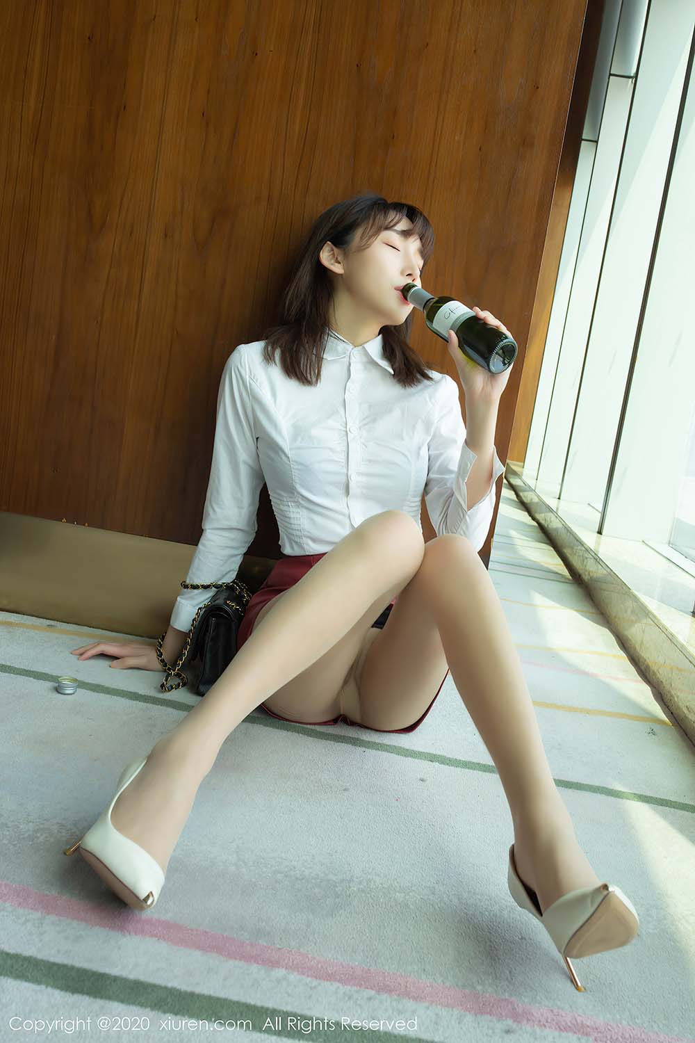 [Xiuren秀人网]XR20200731N02393 2020.07.31 NO.2393 酒后女孩皮裙 陆萱萱 预览图 - 2