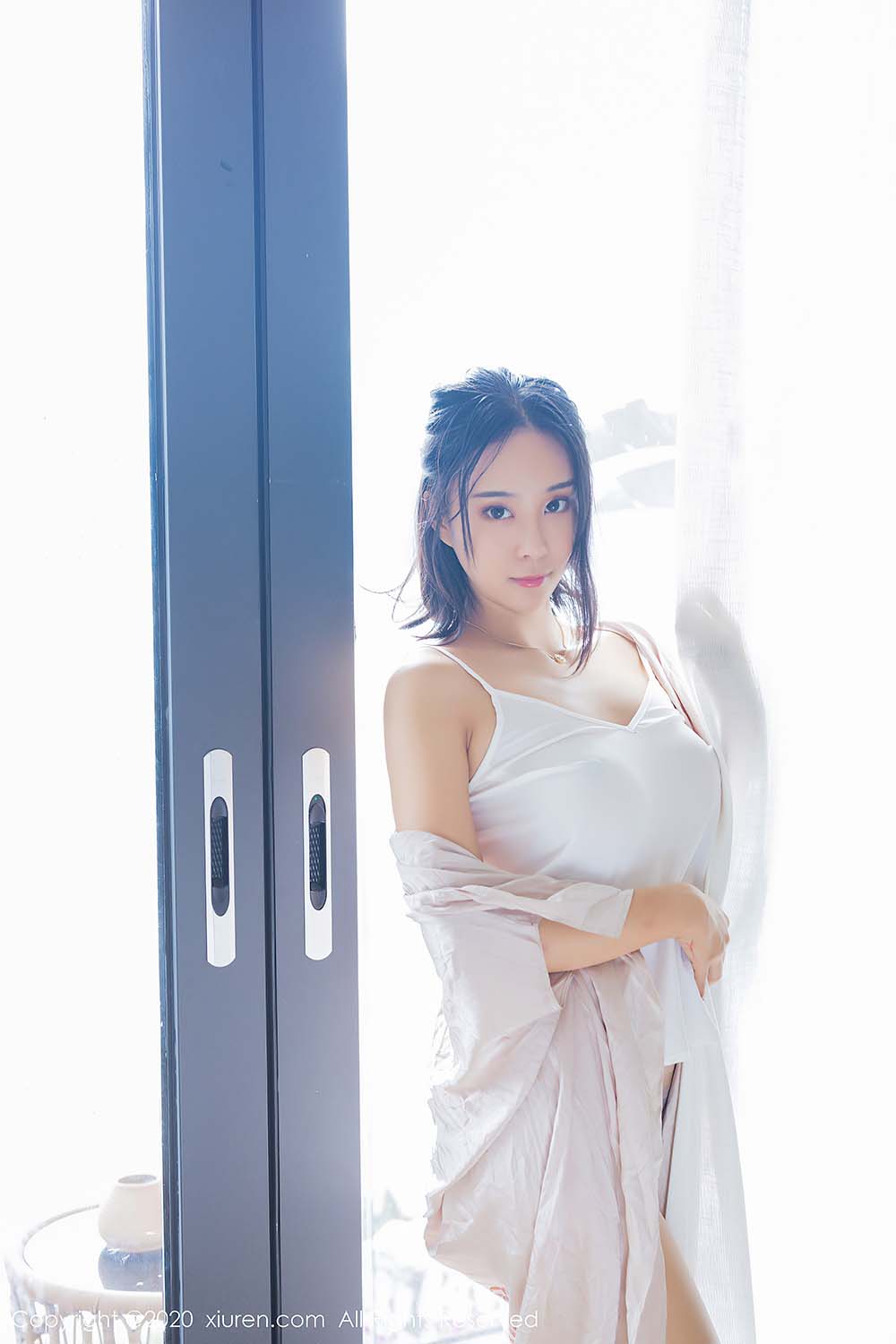 [Xiuren秀人网]XR20200811N02426 2020.08.11 NO.2426 蓝夏Akasha 白色吊带 预览图 - 2