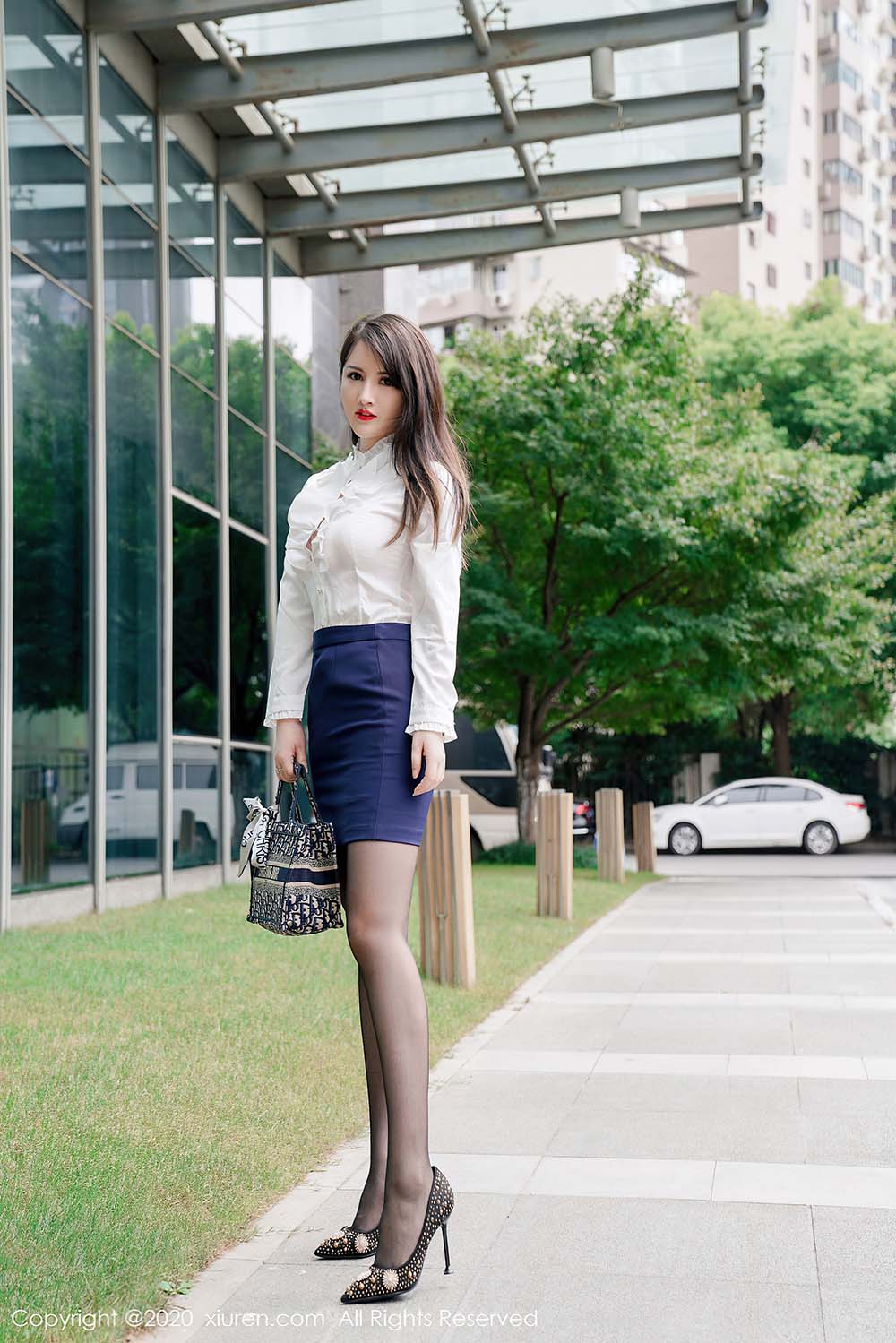 [Xiuren秀人网]XR20200813N02437 2020.08.13 NO.2437 都市丽人 诗诗kiki 预览图 - 3