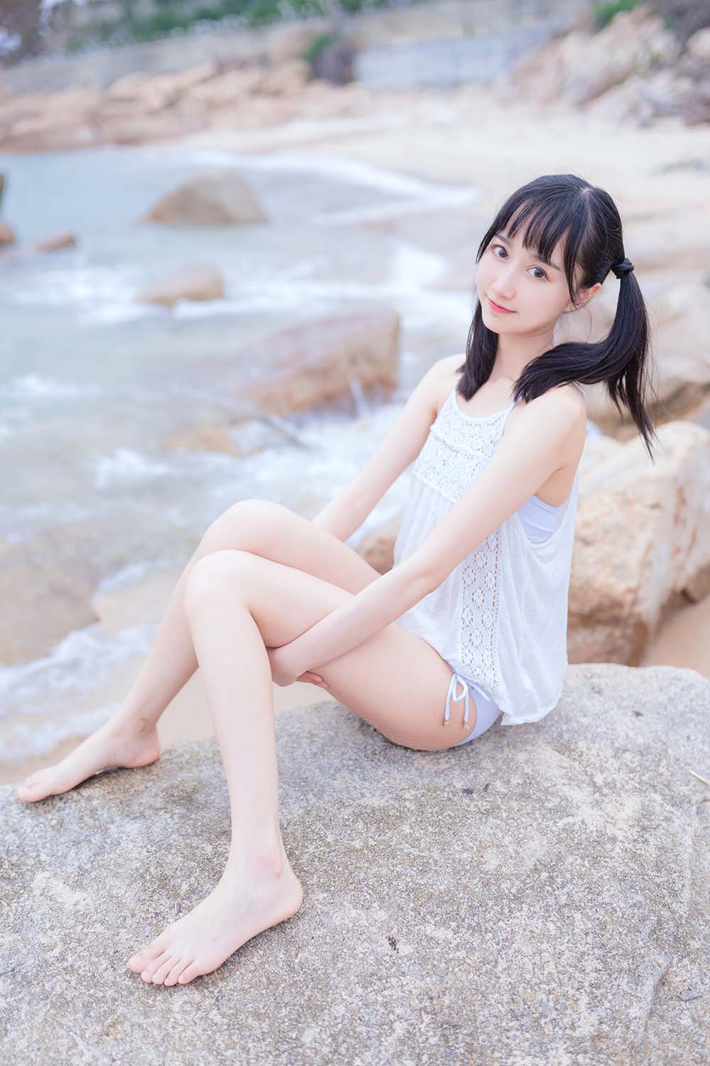 木绵绵OwO – 海边白色比基尼电子版 预览图 - 2