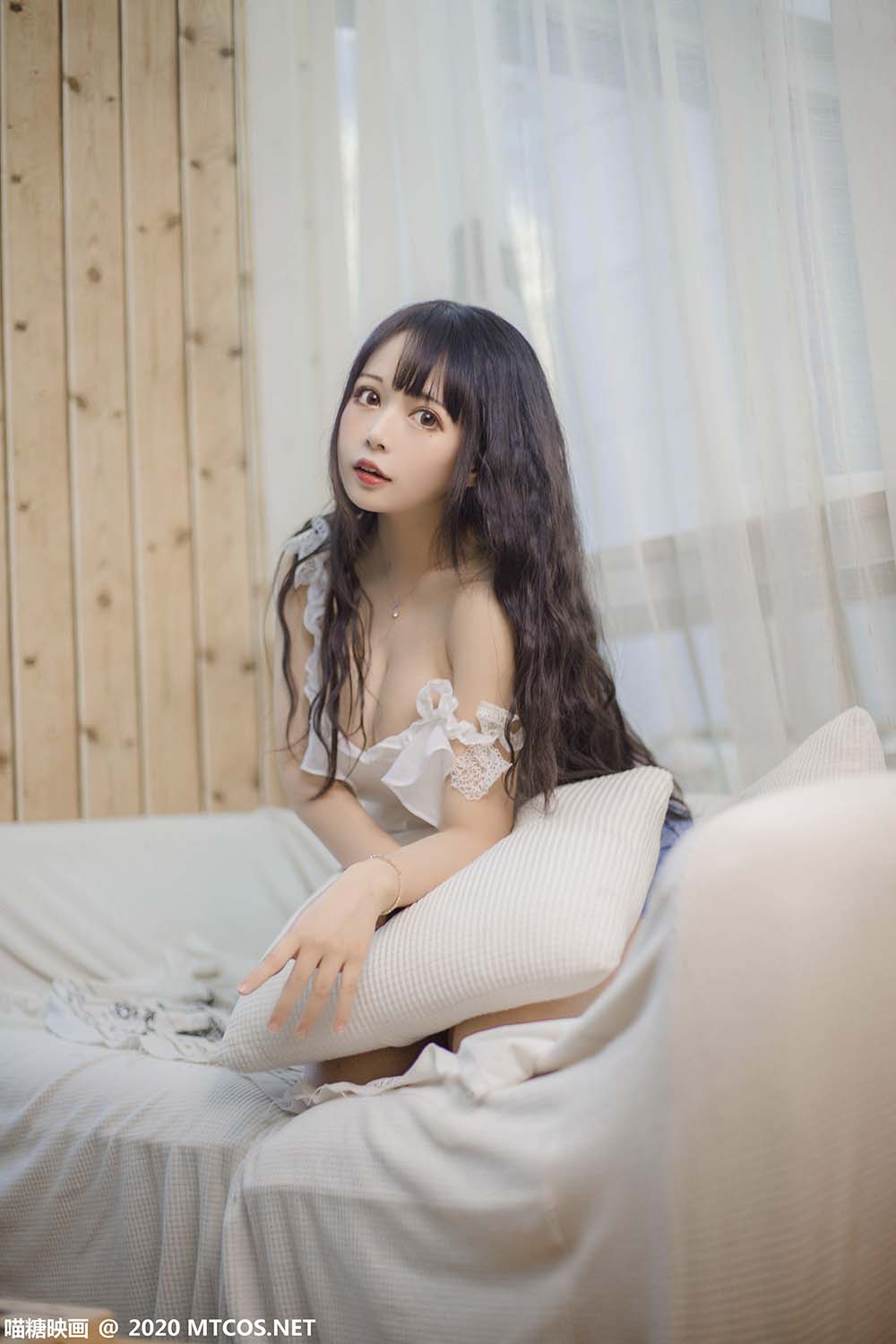 [喵糖映画]VOL.288 客厅少女 预览图 - 2