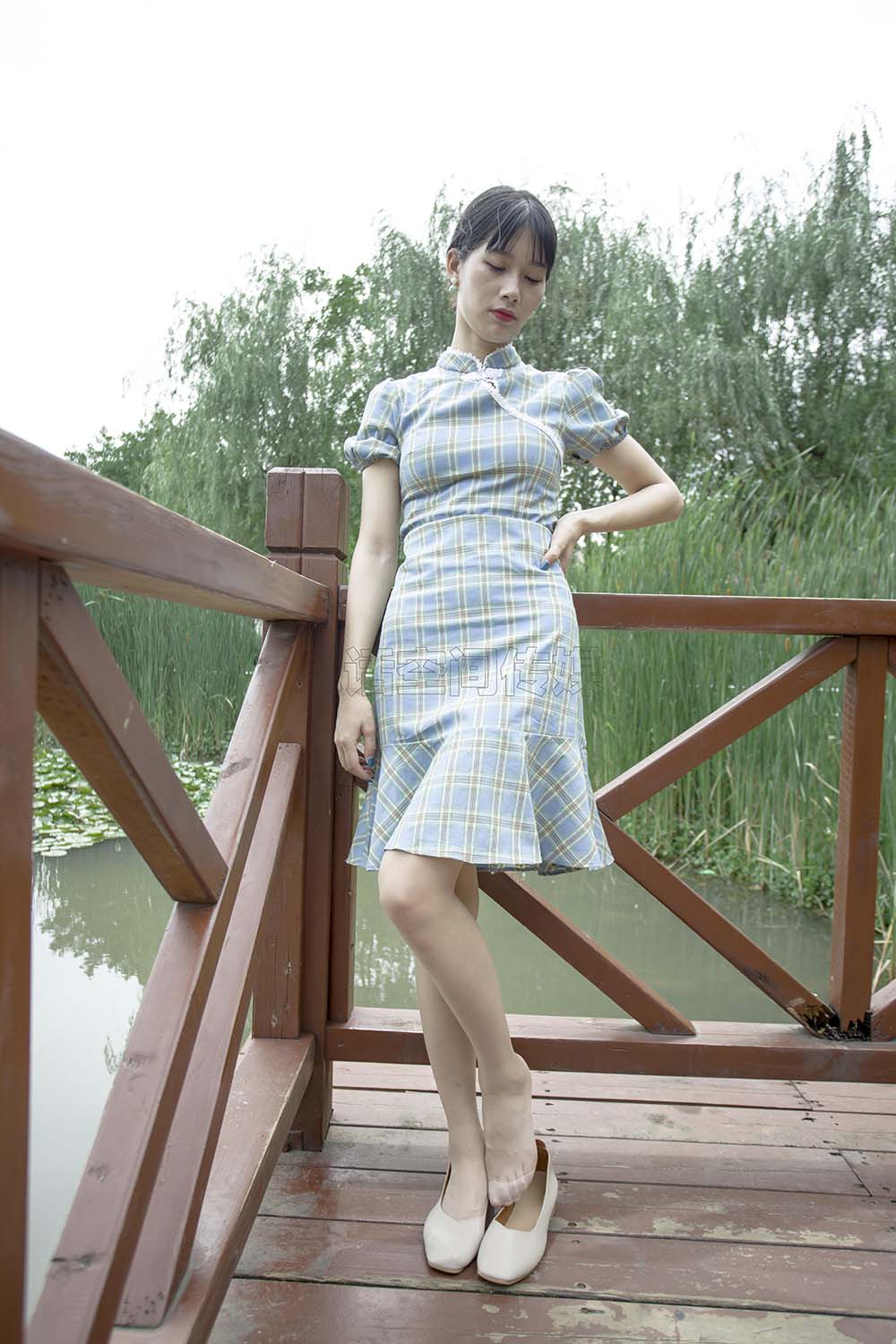 [SiHua思话]SH173 诗诗__旗袍肉丝女孩逛公园