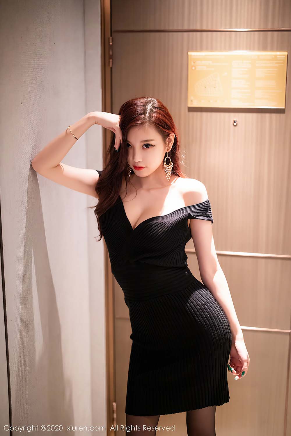 [Xiuren秀人网]XR20201027N02704 2020.10.27 NO.2704 杨晨晨sugar 预览图 - 2