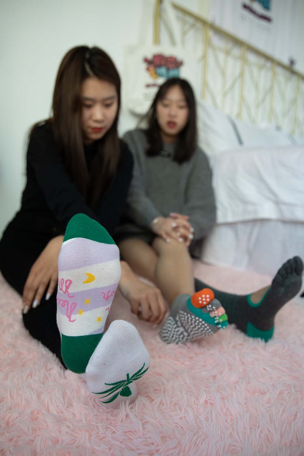 物恋传媒 NO.696 闺蜜-玉兰露珠 预览图 - 2