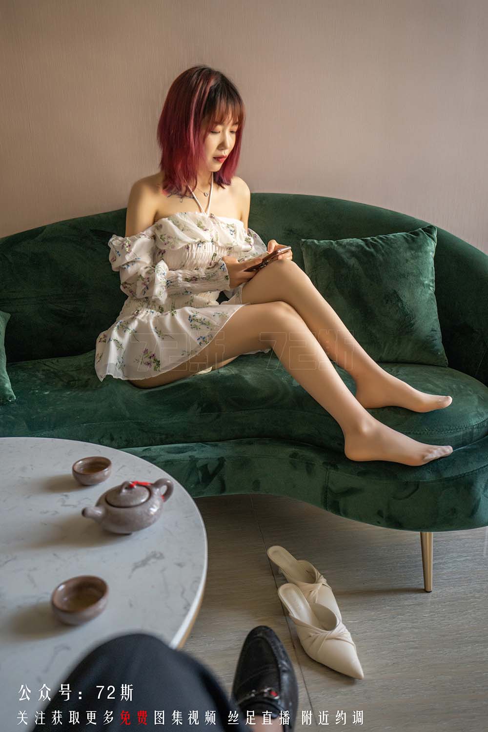 [72斯]丝足写真 NO.001 我的新室友第一集 预览图 - 2