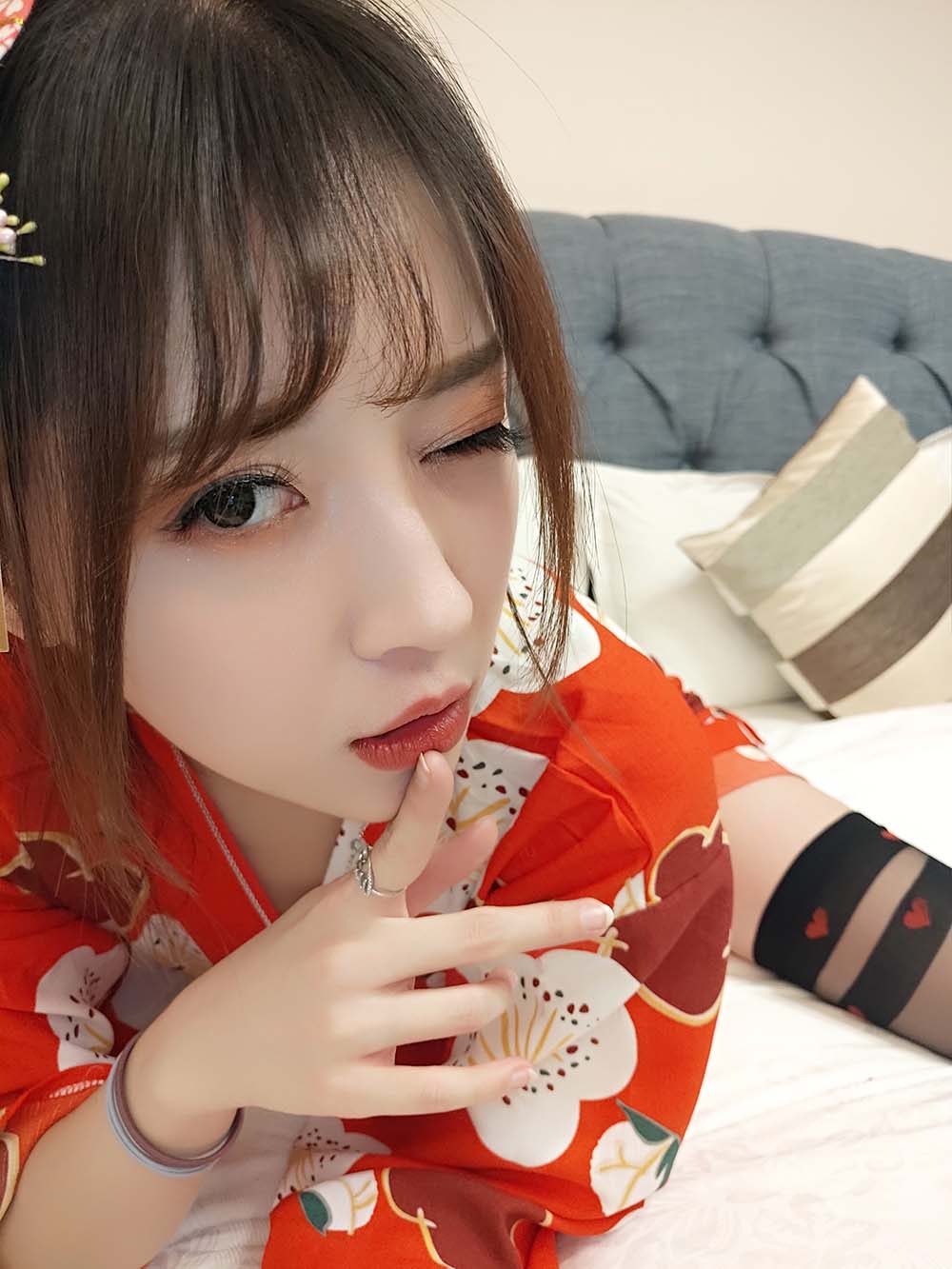小女巫露娜 – 和服桃心黑色长筒袜