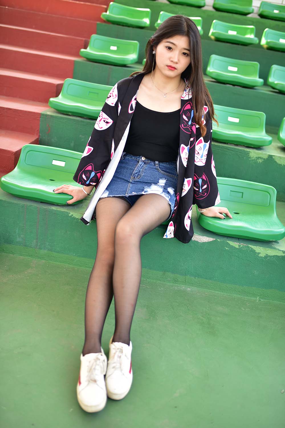 大生模拍 NO.248 操场牛仔裙黑丝