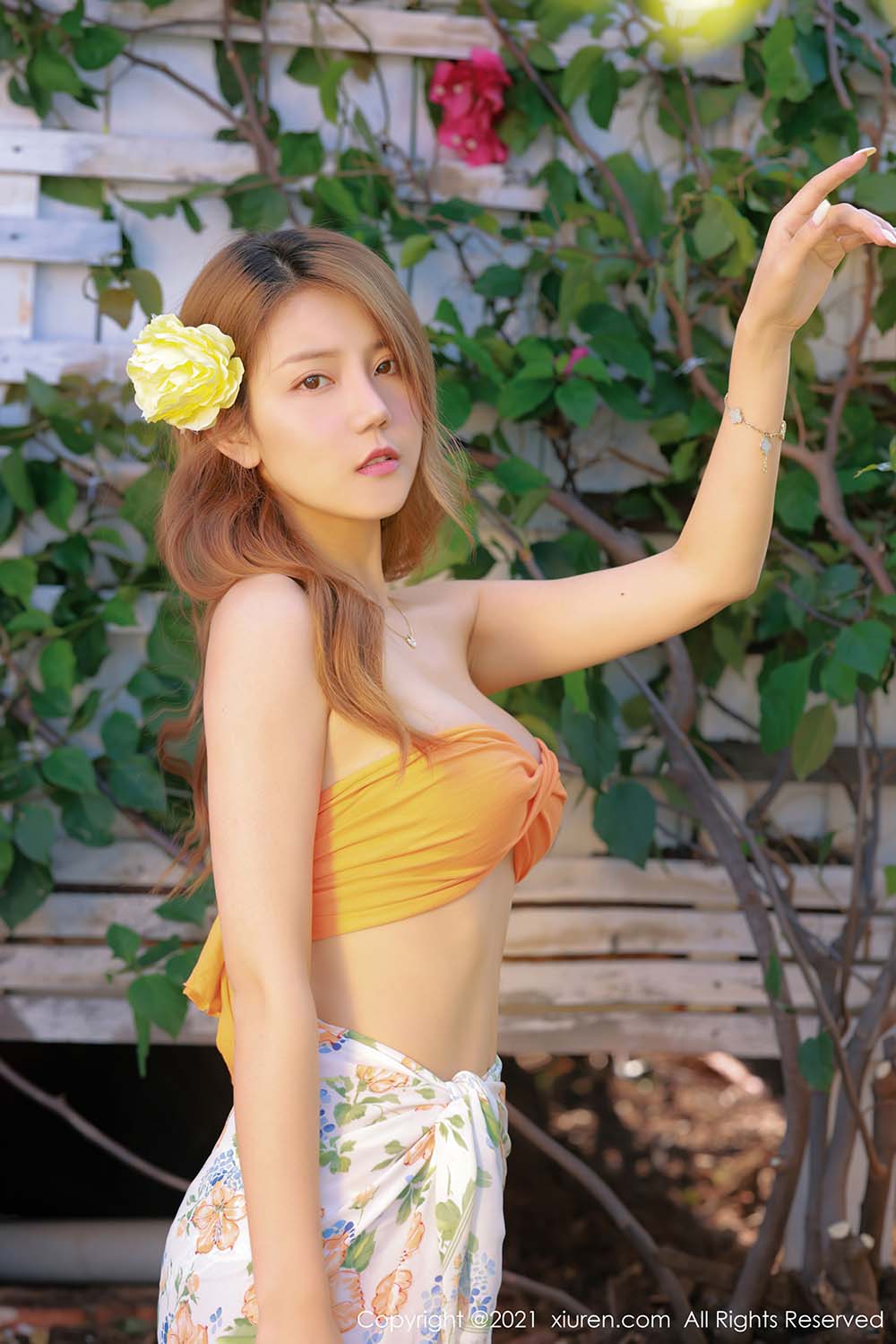 [Xiuren秀人网]2021.11.01 NO.4145 异域风情的碎花裙 夏西CiCi 预览图 - 2