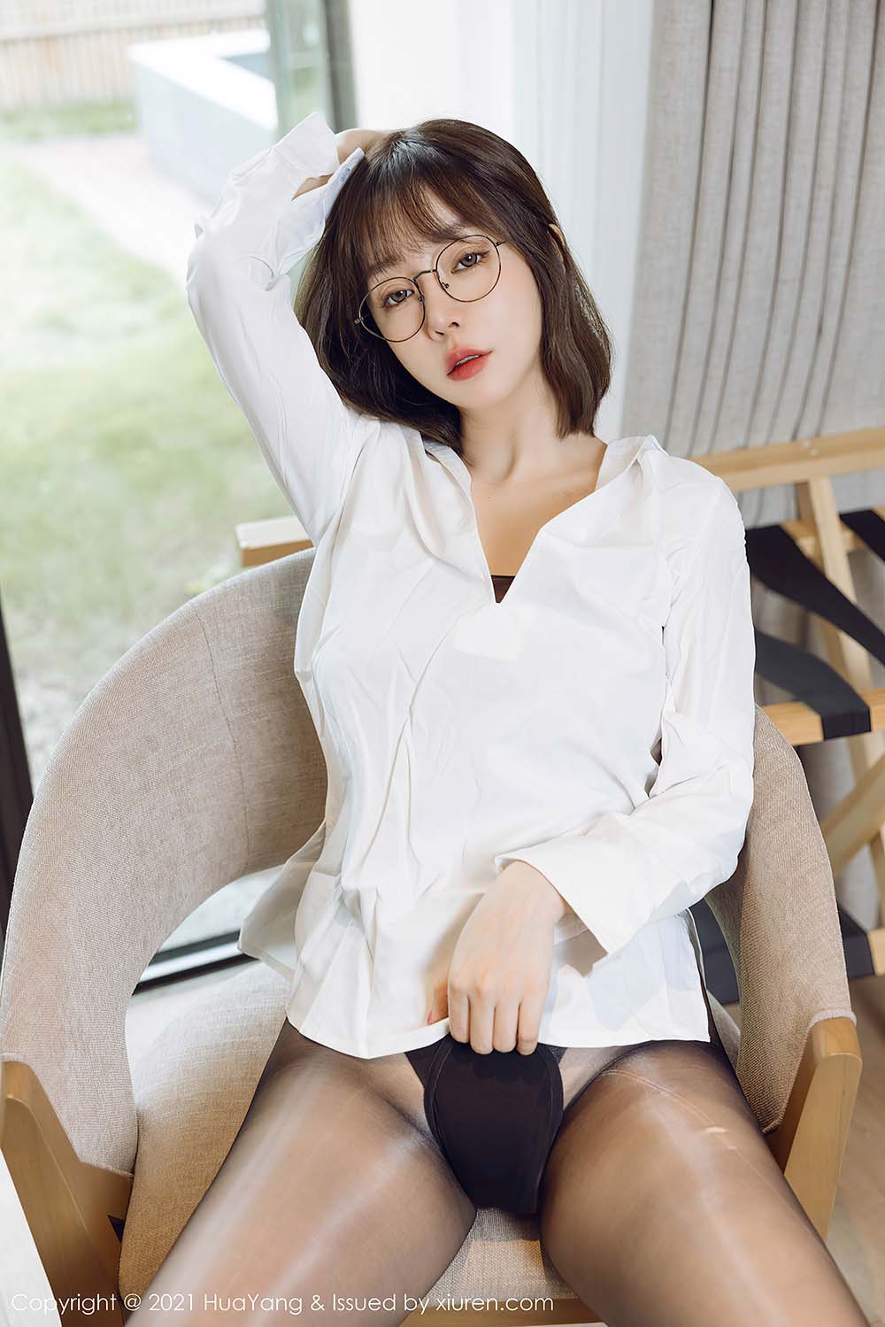 [HuaYang花漾show]2021.11.03 VOL.460 白衬衫黑丝与眼镜OL 王雨纯 预览图 - 4