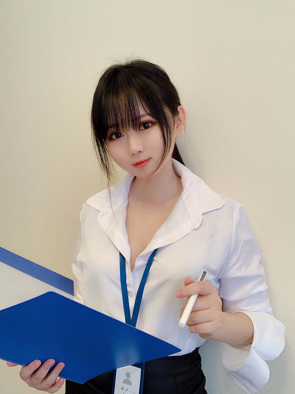 蜜桃少女是依酱呀 – 黑丝制服 预览图 - 2