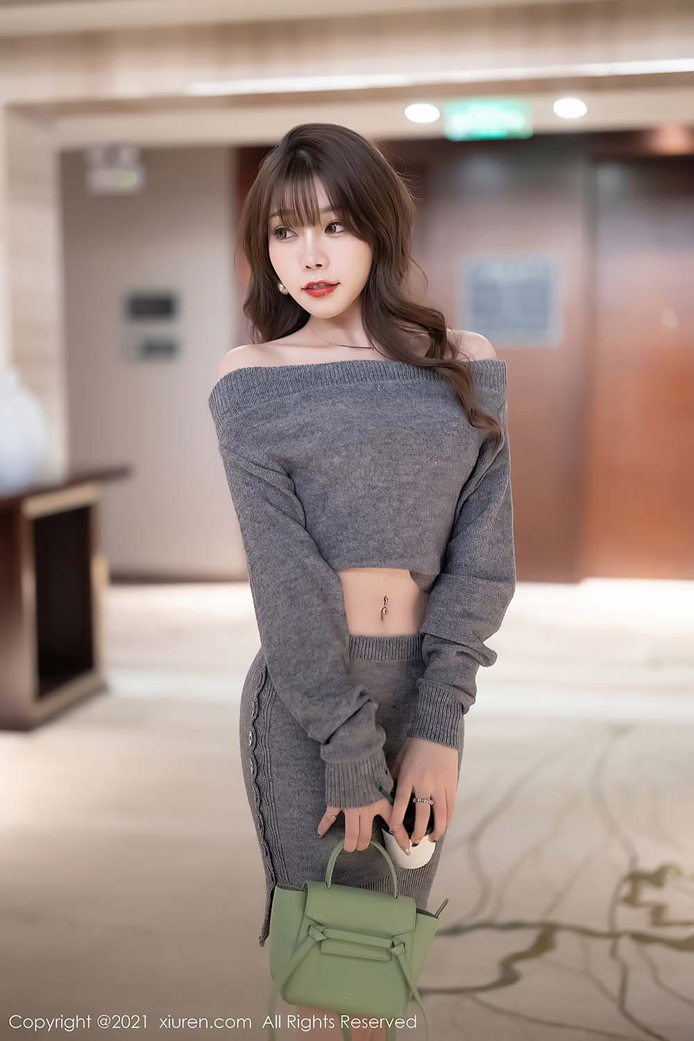 [Xiuren秀人网]2021.11.18 NO.4239 纤娇媚态摄人心魄 芝芝Booty 预览图 - 3