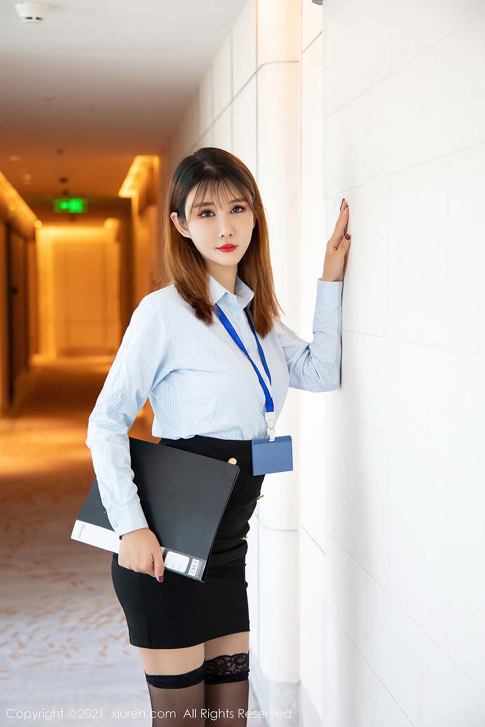 [Xiuren秀人网]2021.11.22 NO.4247 经典的职业秘书OL 夏沫沫tifa 预览图 - 2