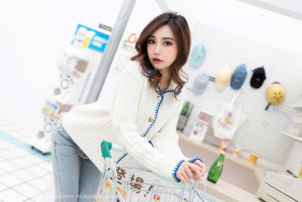 [Xiuren秀人网]2021.11.23 NO.4257 娇柔曼妙姿态明艳动人 绮里嘉ula 预览图 - 2