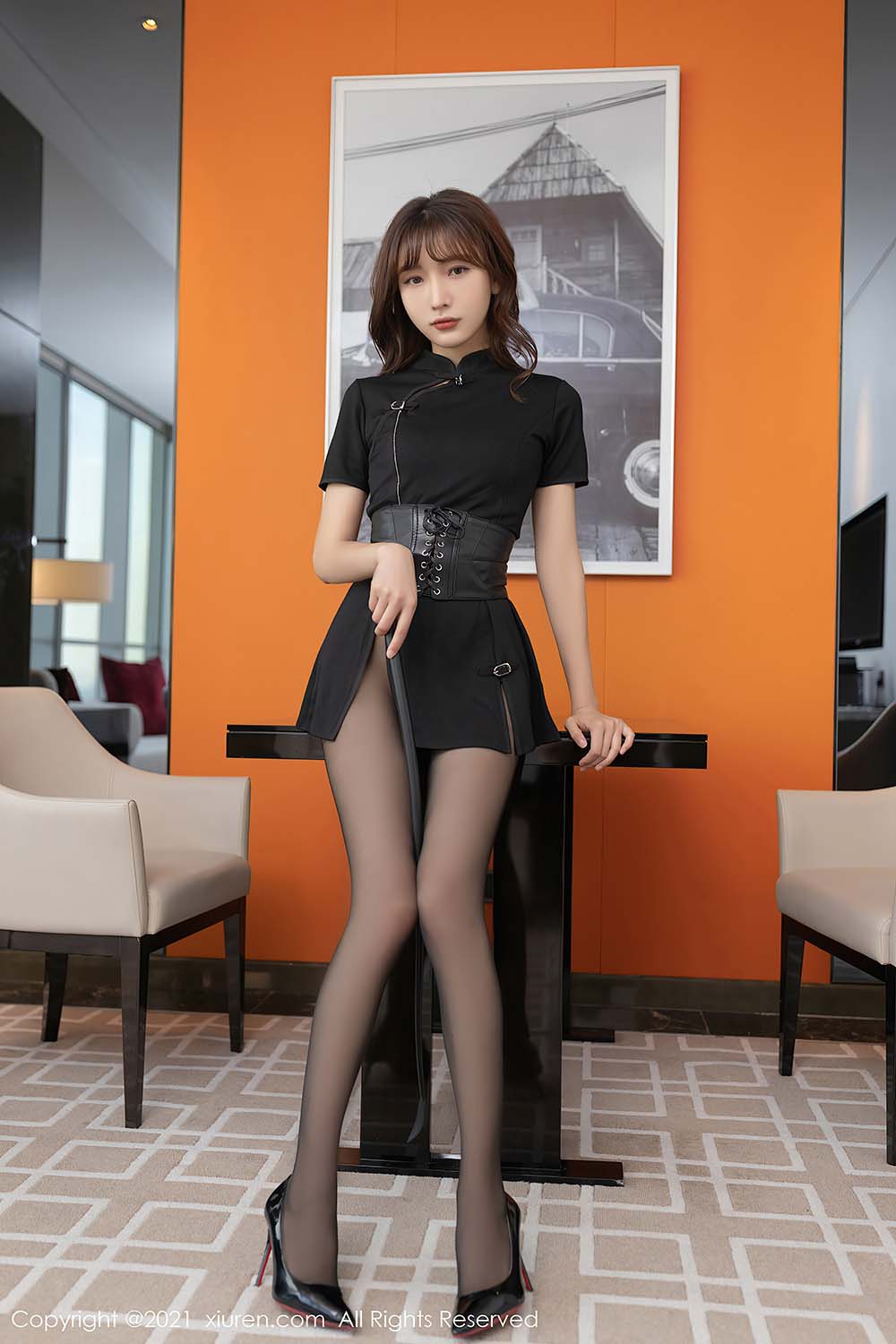 [Xiuren秀人网]2021.11.25 NO.4268 魅惑黑色诱人的服饰与皮鞭 陆萱萱 预览图 - 4