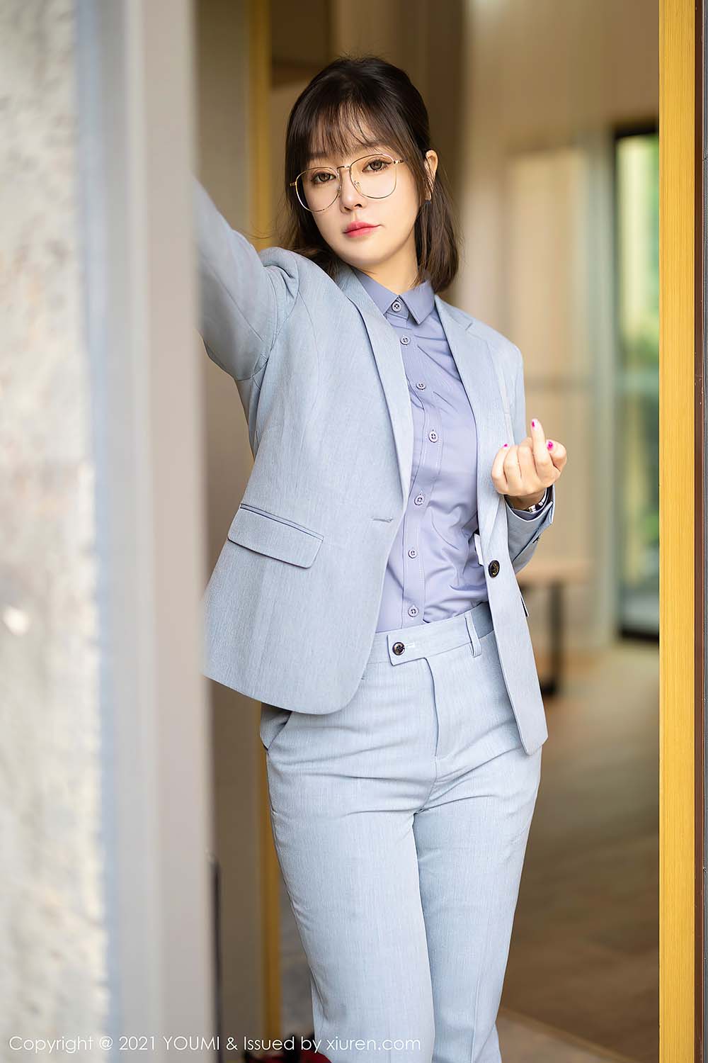 [YouMi尤蜜荟]2021.11.25 VOL.722 眼镜OL妩媚熟女姿态娇媚 王雨纯 预览图 - 5