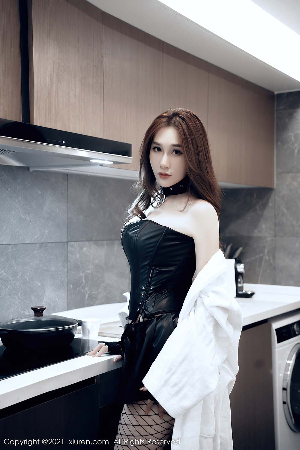 [Xiuren秀人网]2021.12.09 NO.4316 诱人情趣主题加持之下的皮衣网格丝袜 宥利 预览图 - 2