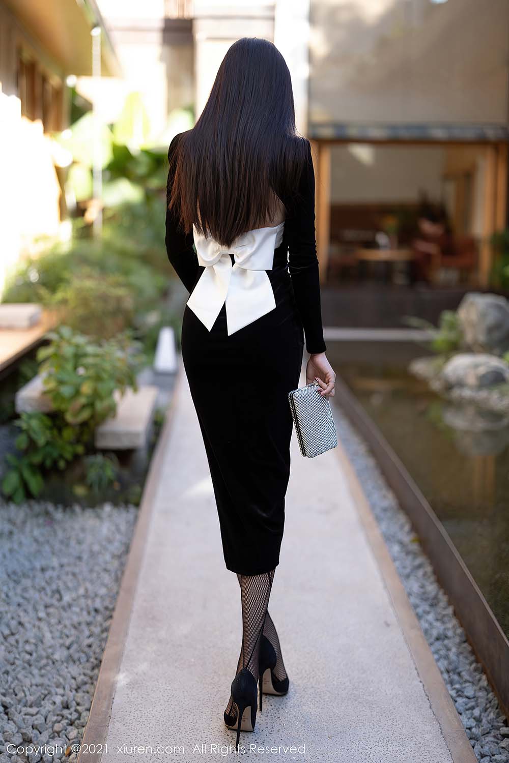 [Xiuren秀人网]2021.12.09 NO.4322 性感网格黑丝 芝芝Booty 预览图 - 3