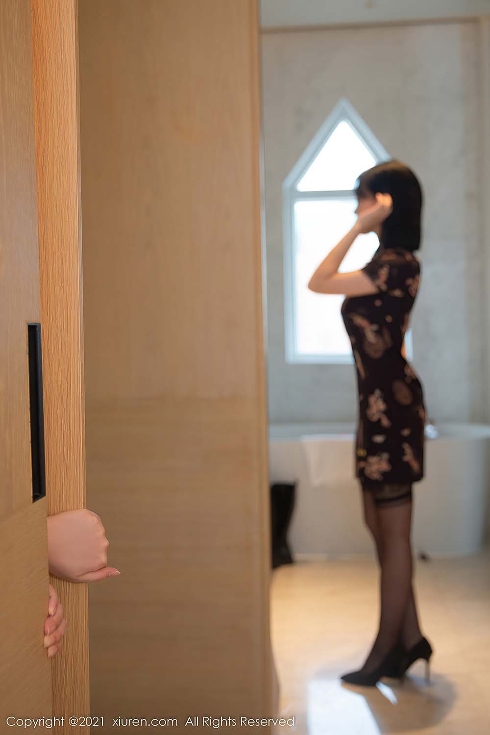 [Xiuren秀人网]2021.12.14 NO.4334 黑色花裙与精致内衣搭配黑丝 一颗甜蛋黄a 预览图 - 4