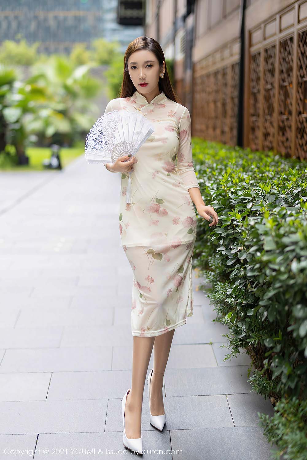 [YouMi尤蜜荟]2021.12.20 VOL.732 米白色带花纹旗袍 艾静香