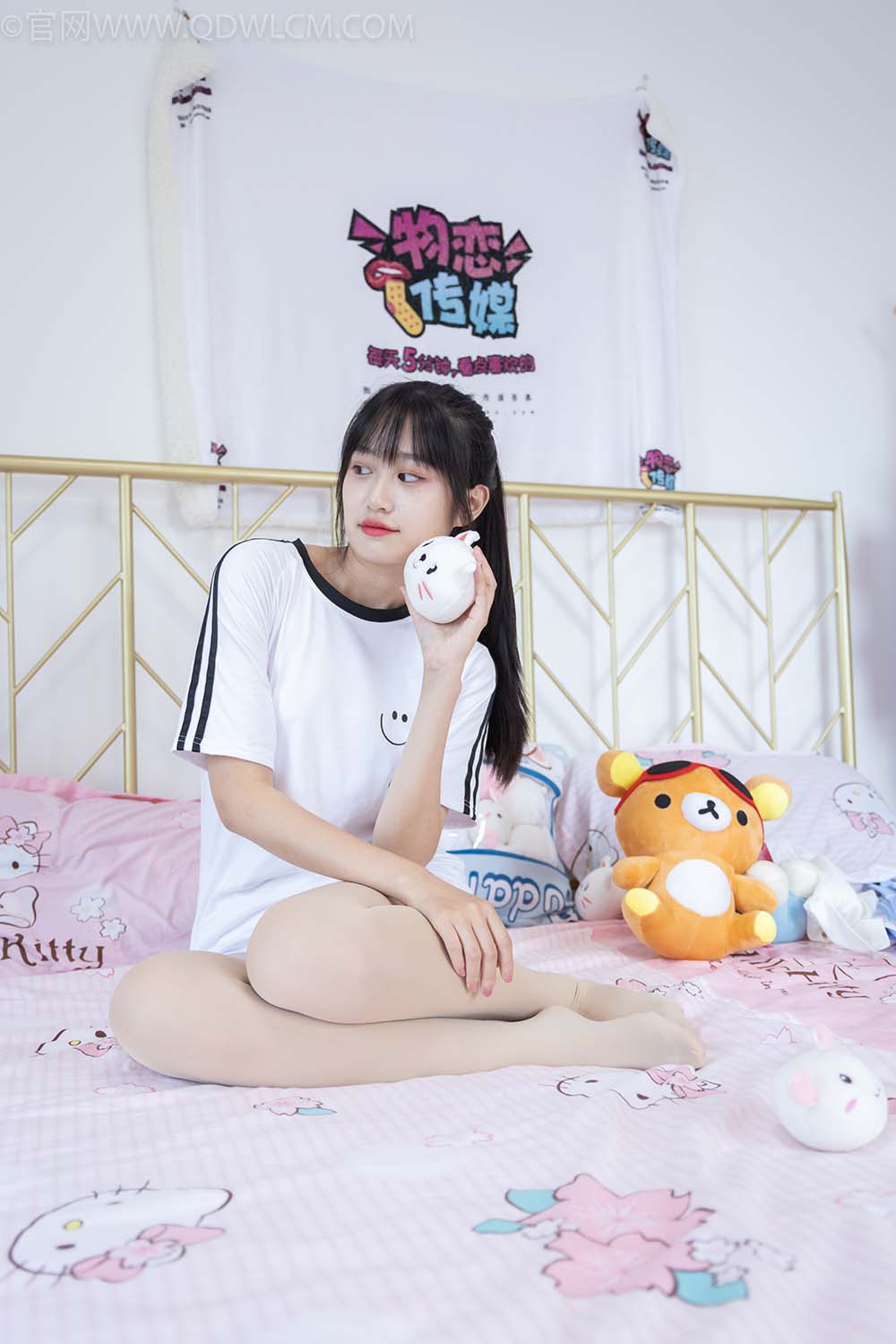 物恋传媒 NO.954 小敏-花的色彩 预览图 - 2