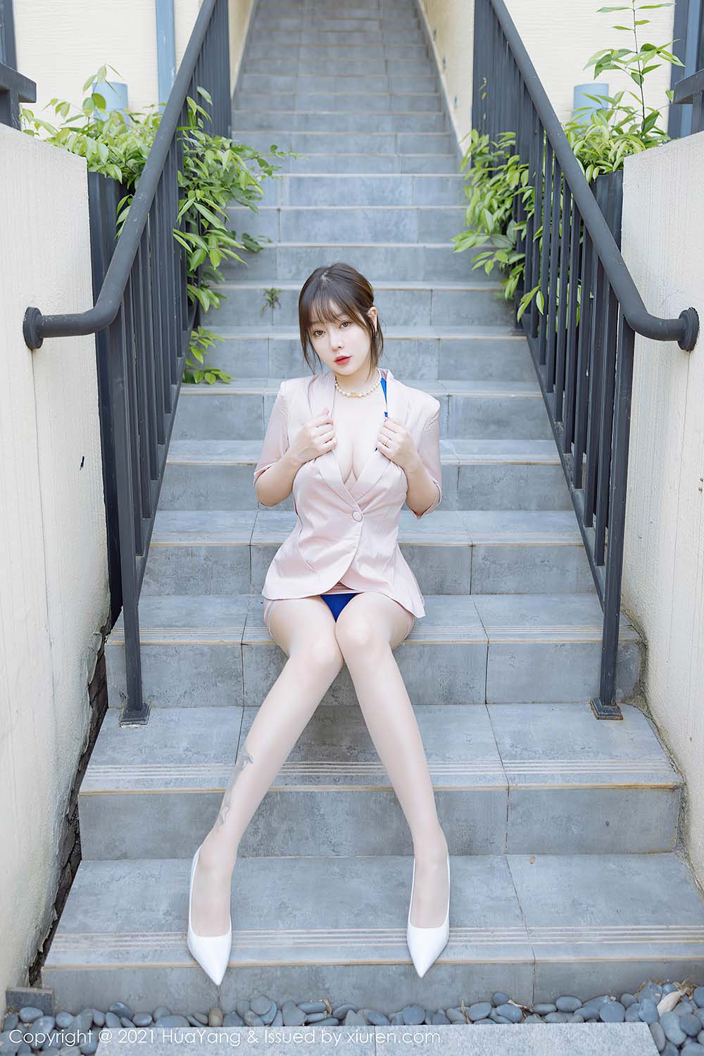 [HuaYang花漾show]2021.12.27 VOL.476 原色丝袜 王雨纯 预览图 - 2