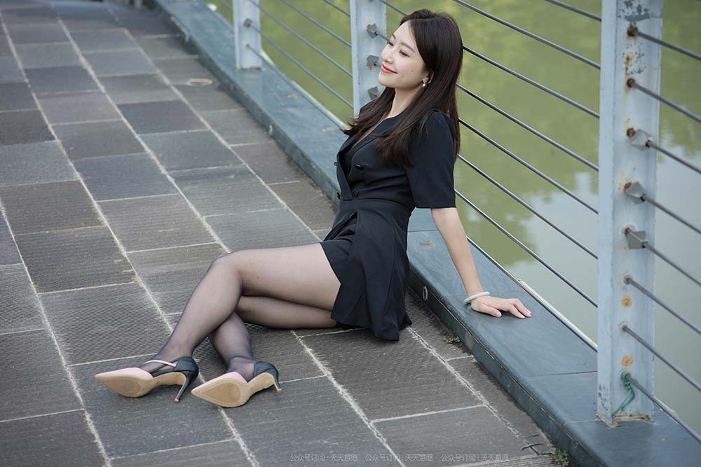 [IESS异思趣向] 2021.10.20 丝享家953：小婕《桥上的美女》 预览图 - 2