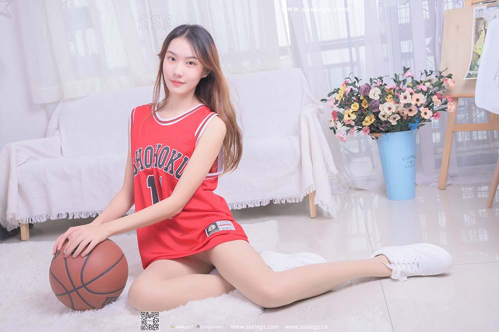 [SSA丝社]超清写真 NO.324 素素小姐姐放假在家陪你玩篮球(上) 预览图 - 2